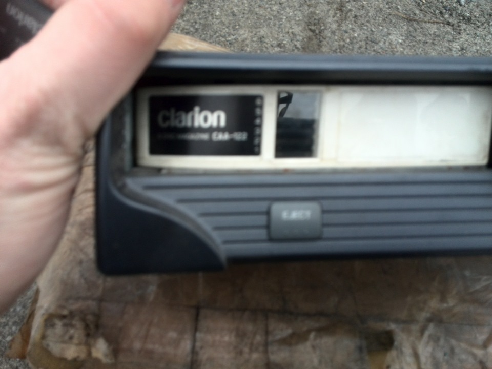 Продам Clarion CDC 605 3