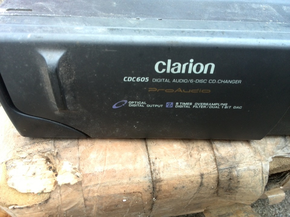 Продам Clarion CDC 605 1