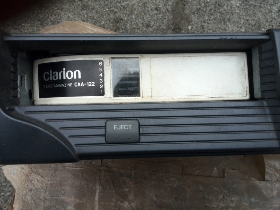 Продам Clarion CDC 605 2