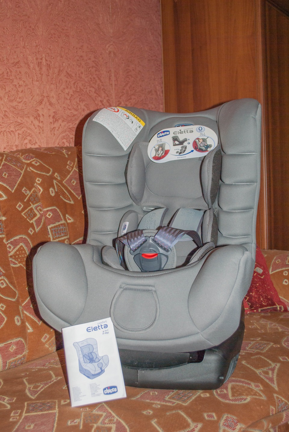 Дитяче автокрісло Chicco Eletta Comfort 0+/4 (0-13/9-18 кг.). 3