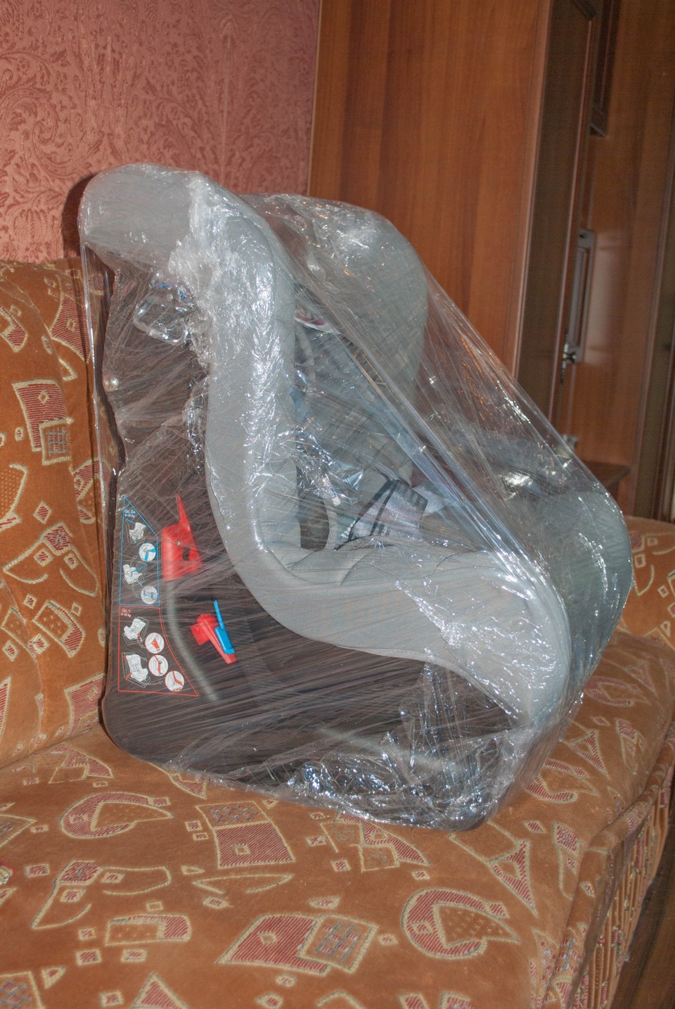Дитяче автокрісло Chicco Eletta Comfort 0+/4 (0-13/9-18 кг.). 2
