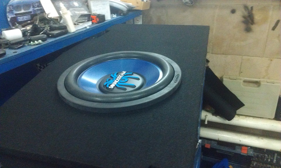 встановив Саб SOUNDSTREAM -XW12 2