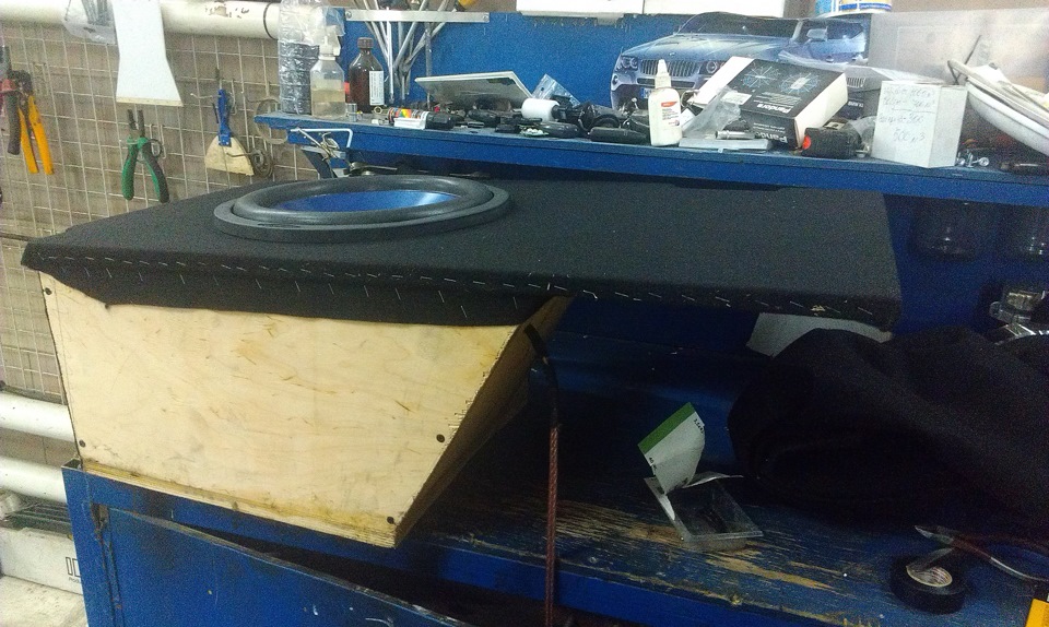 встановив Саб SOUNDSTREAM -XW12 3