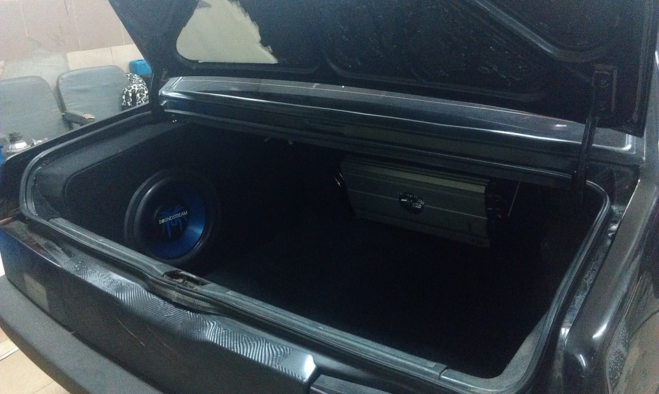 встановив Саб SOUNDSTREAM -XW12 4