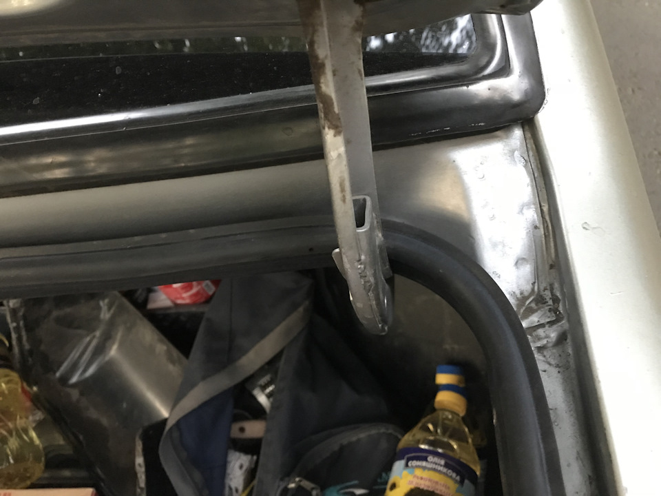 Вода в багажнику 5