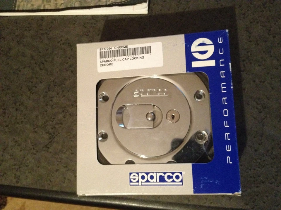 ЛЮК БЕНЗОБАКУ SPARCO І ЗАЛИВНА ГОРЛОВИНА.