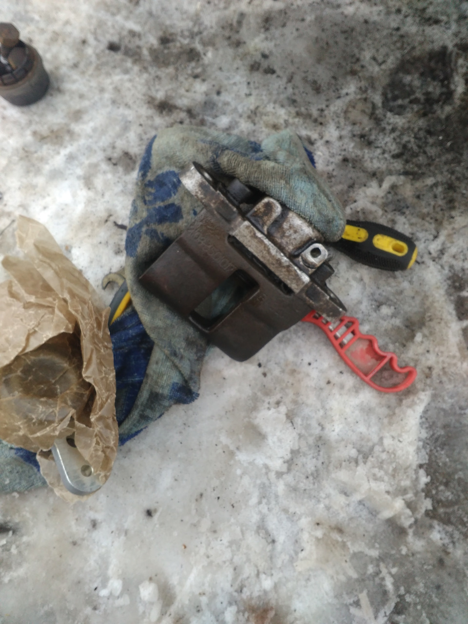 Заміна правого гальмівного циліндра та гальмівних колодок 3