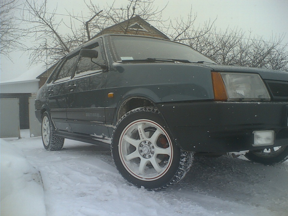 стукає, хочу сюди Lenso r17)) 3
