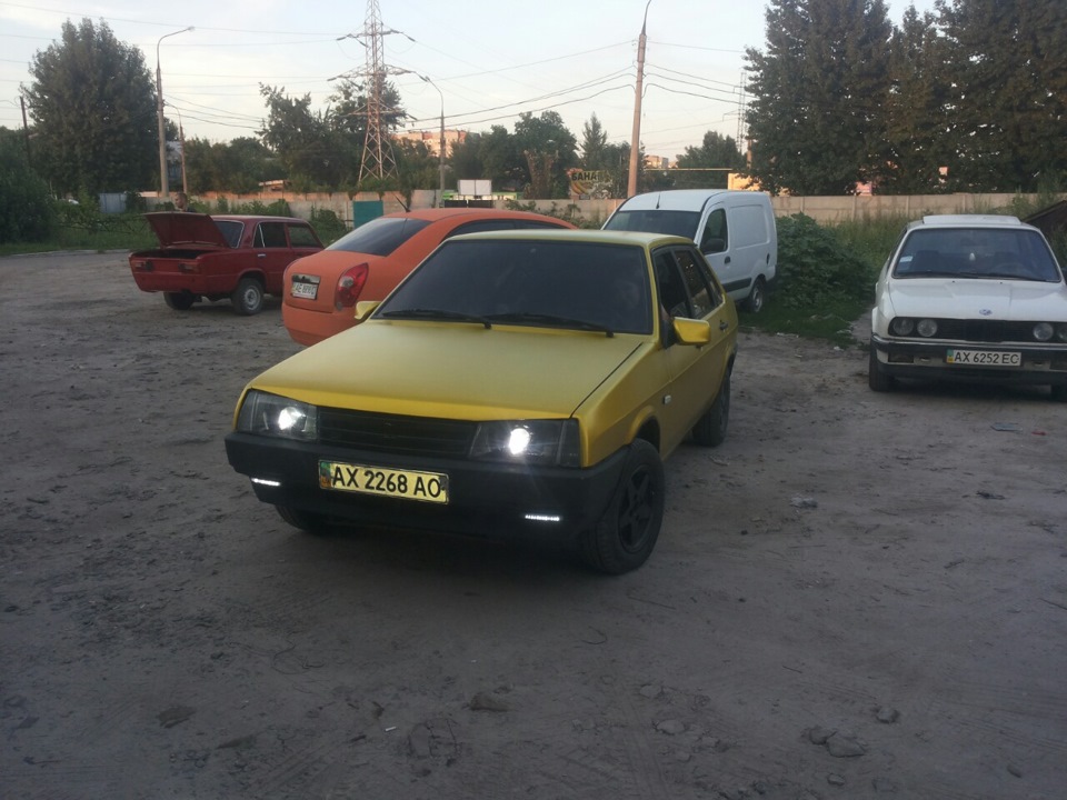 Обклеювання авто в плівку жовтий матовий хром Teck Wrap 3