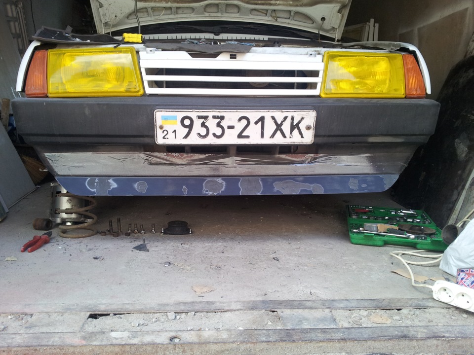Поставив губу на бампер:)) 3