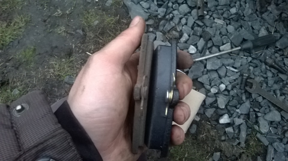 заміна передніх гальмівних колодок. 3