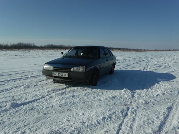зима покинутий аеропорт 2