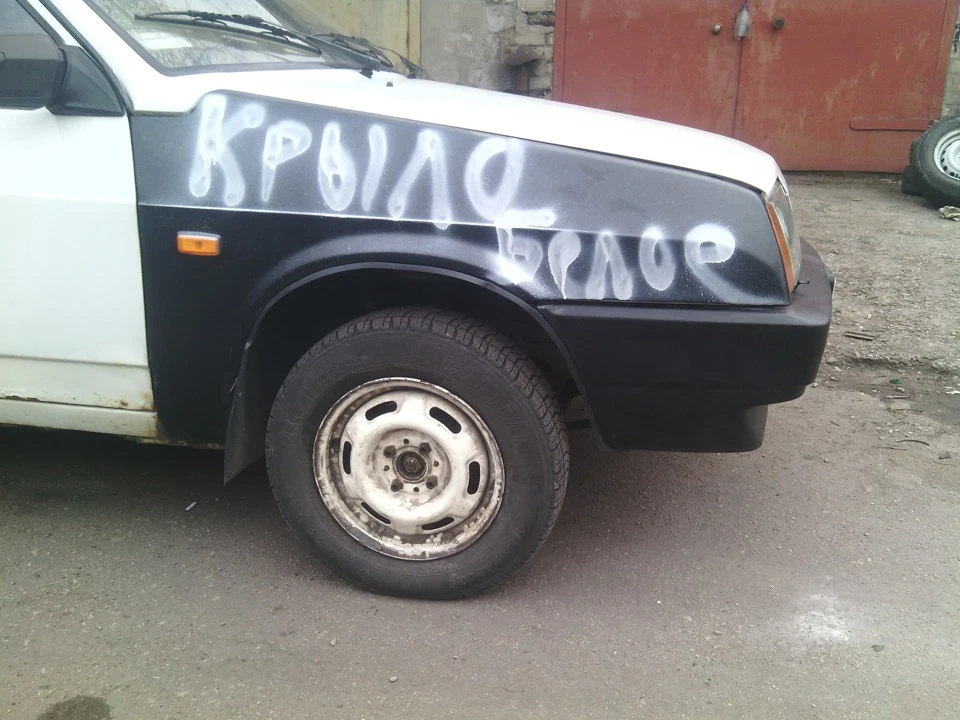 крила із залишків фарби з різних машин)