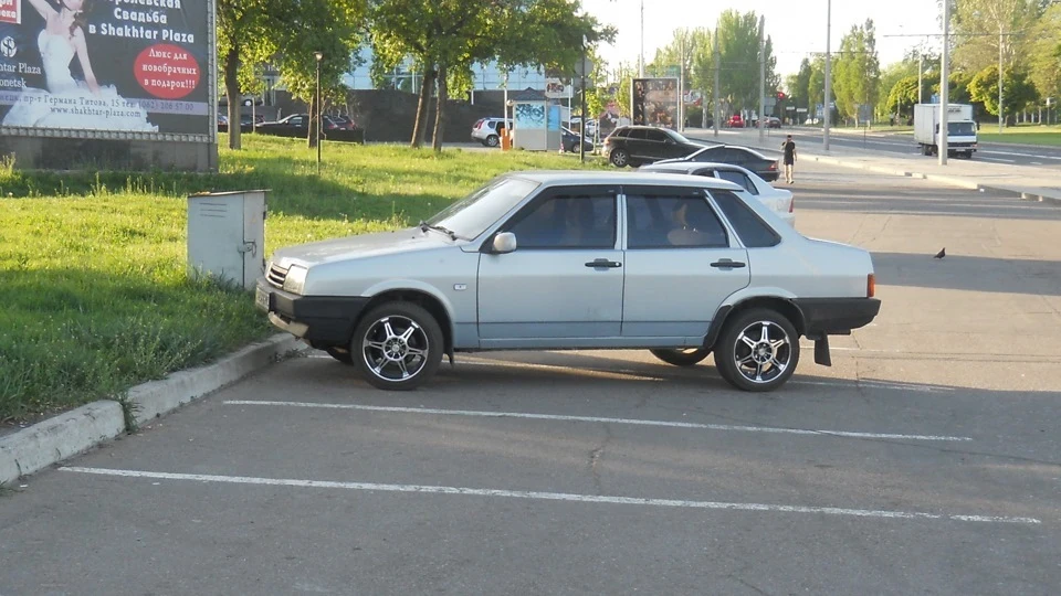 ПРОДАЮ СВОЄ СЕРЕНЬКЕ ЗУБИЛЬЦІ! може когось зацікавить)