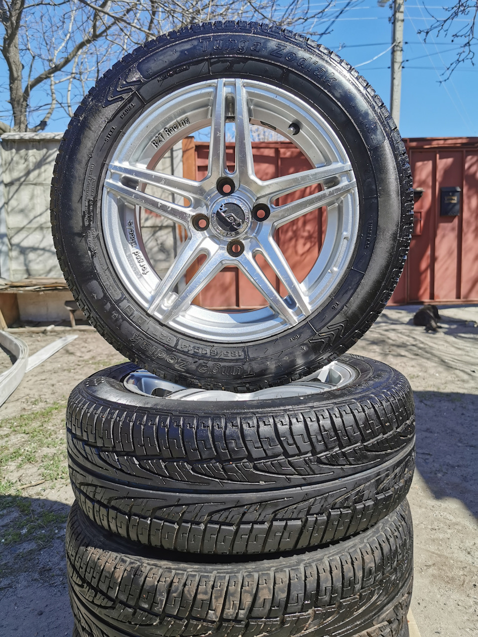 Продам компелк r14 + гума на літо) 1