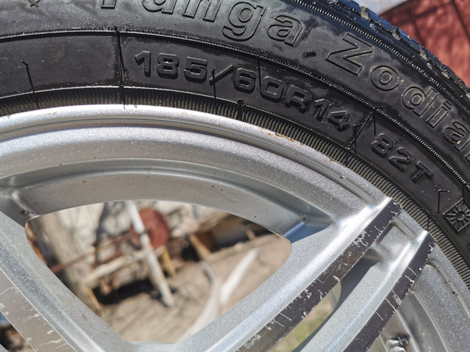Продам компелк r14 + гума на літо) 4