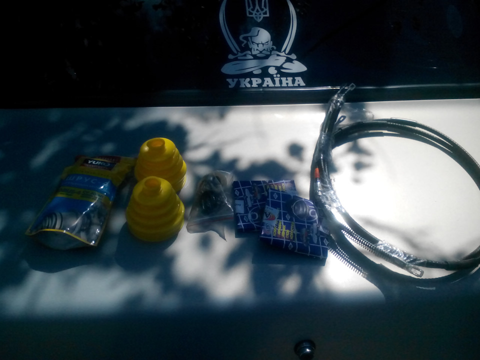 Заміна тросів ручника, пильовиків нар.гранат, і ремкомплект рульової рейки. 1
