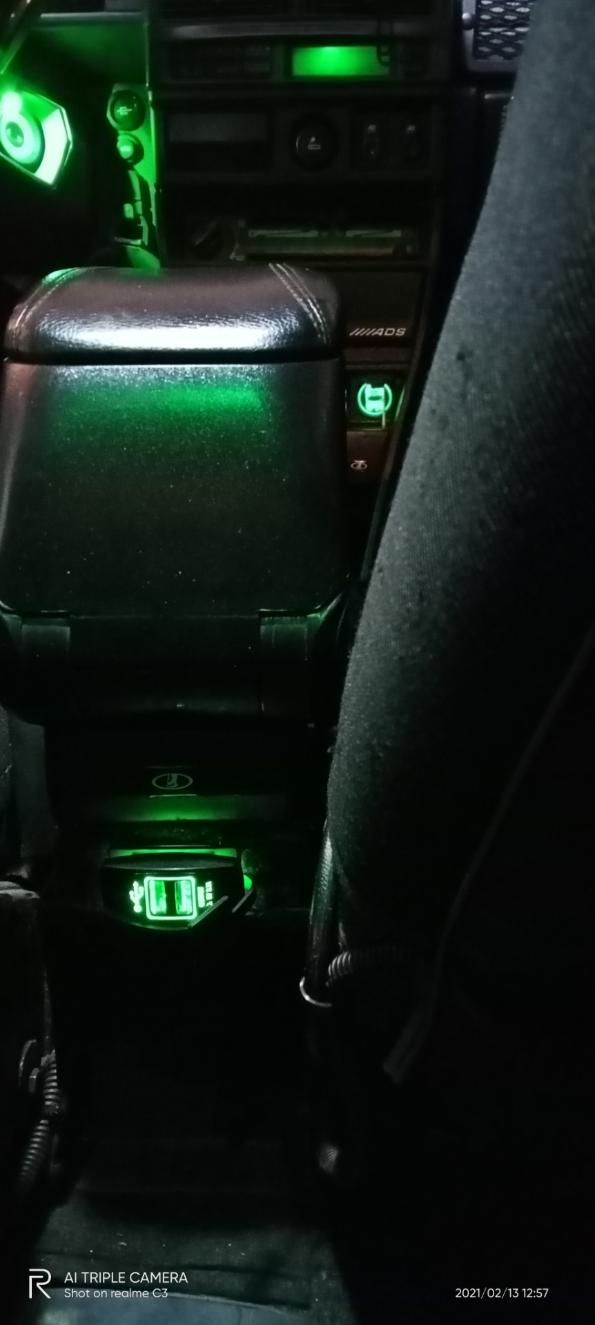 Добавляємо 2е USB для задніх пасажирів. 1