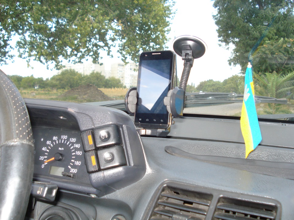 Автомобільні утримувачі для смартфонів 4
