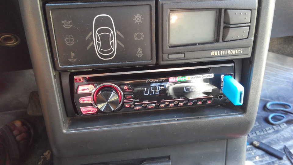 автомагнітола pioneer 2700ui 1