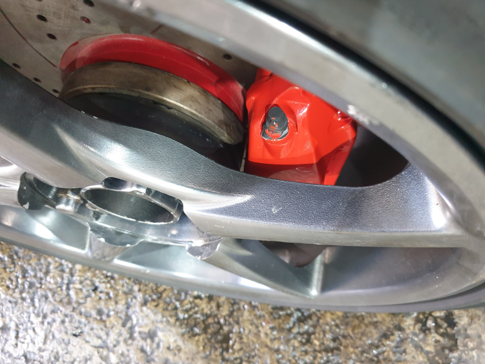 Довгоочікувані гальма brembo 4 pot 5