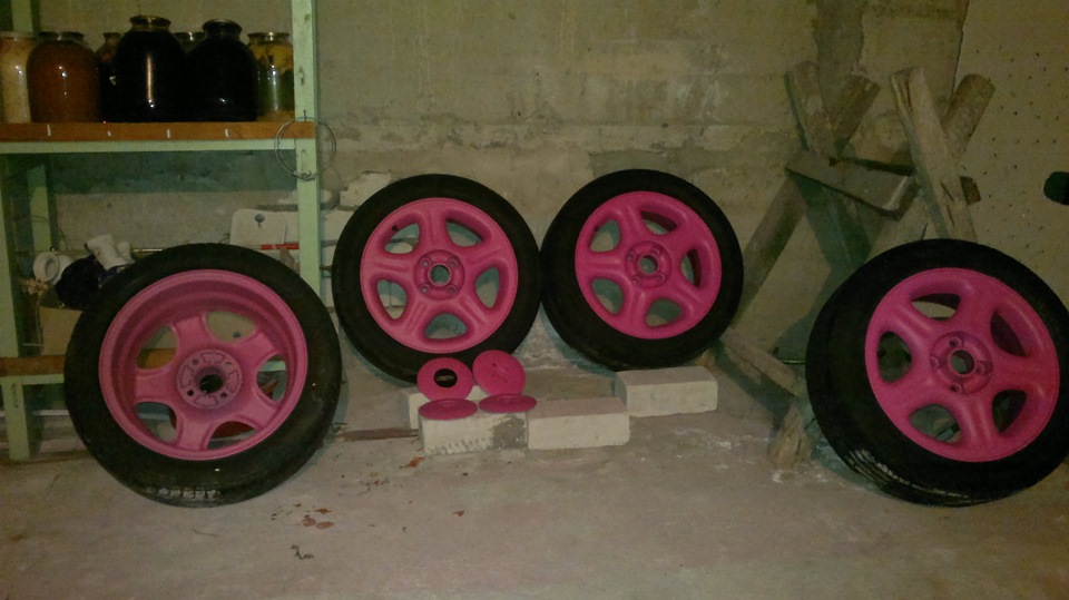 Фарбування дисків у рожевий колір Plasti Dip частина 3 2