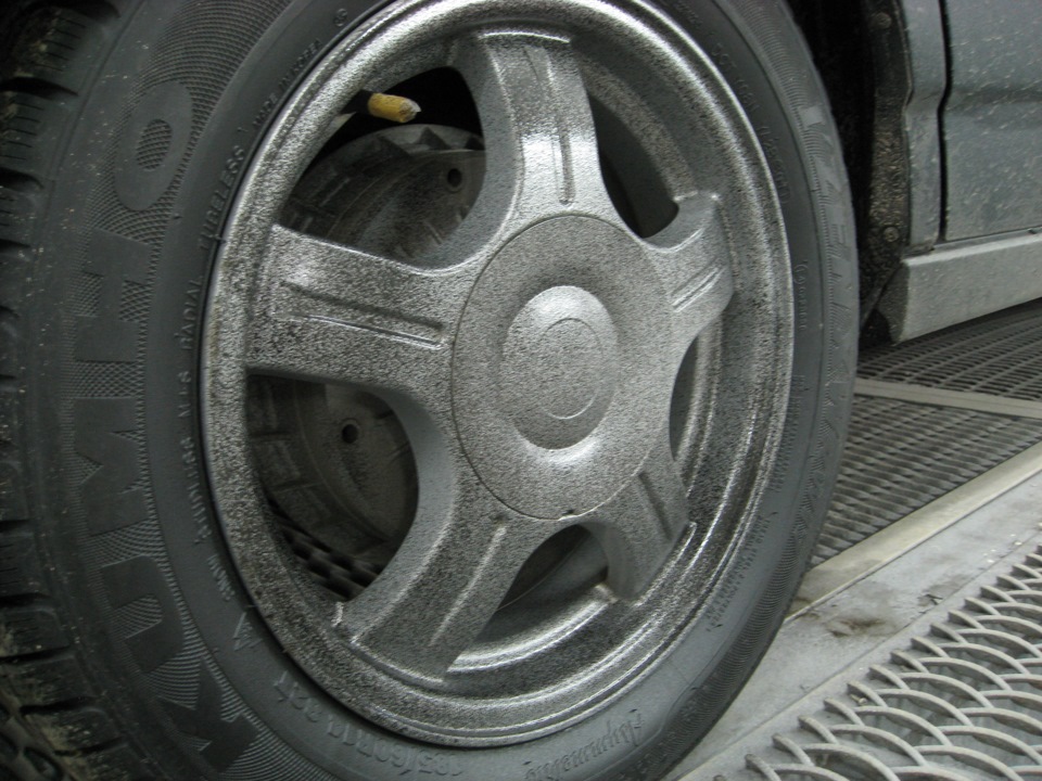 Пофарбував диски Plasti dip гумова фарба 2