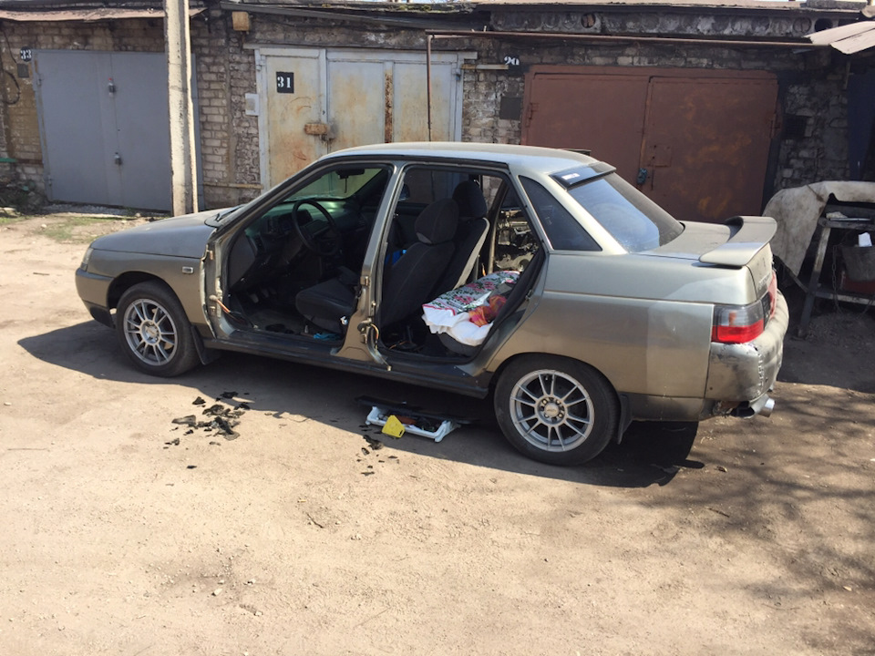 Ремонт петель дверей, трохи віброізоляції та заміна олій. 3