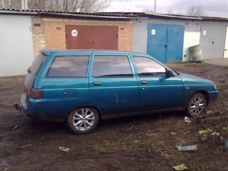 Друзі потрібна допомога) хто вміє користуватися Фотошопом.