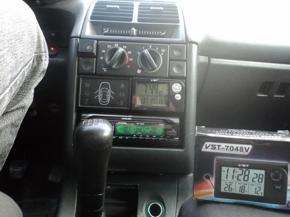 Автомобільний годинник VST 7048V