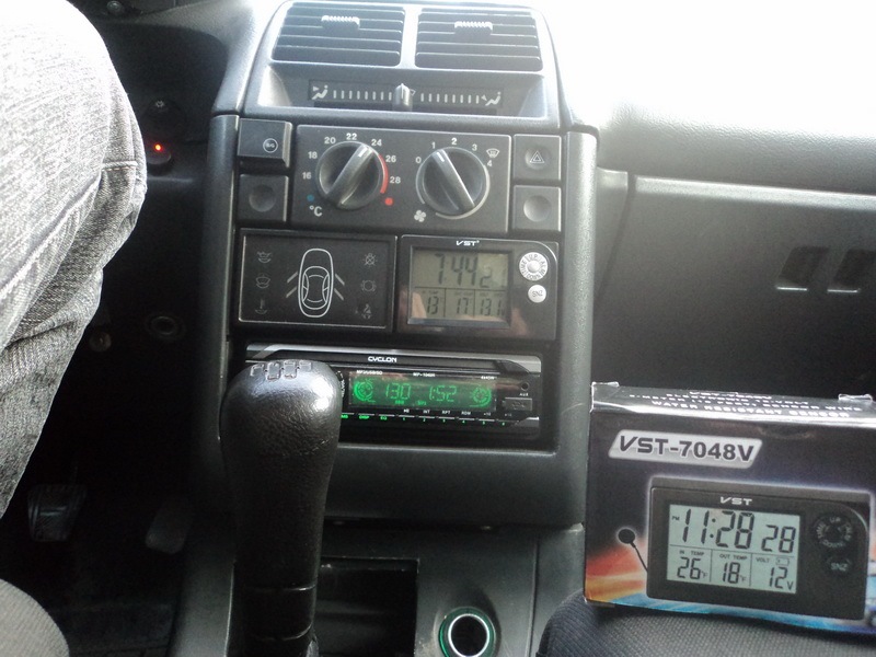 Автомобільний годинник VST 7048V 1