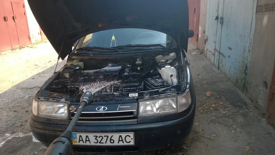 вирішив двигун помити