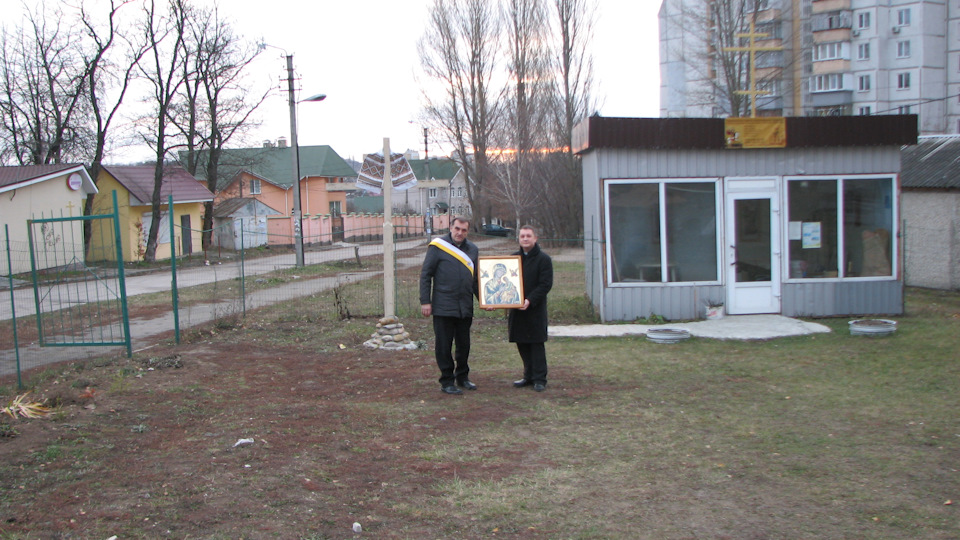 Зустрів і разом із отцем Романом встановив у храмі ікону Богородиці невпинної допомоги. 1