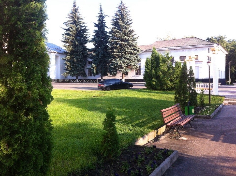 Фото біля Круглого Двору 1