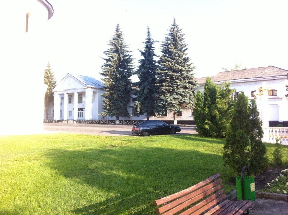 Фото біля Круглого Двору 2
