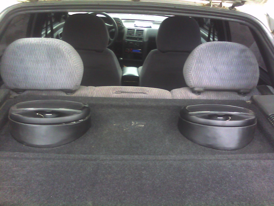 Подіуми для динаміків на задню полицю 1
