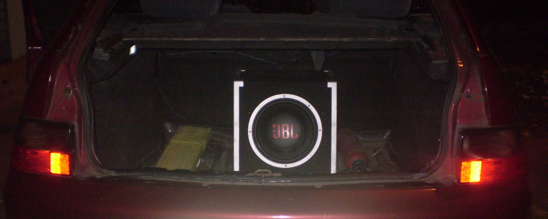 Аудіо. Саб - Jbl Gto-1200. Підсилювач - Blaupunkt GTA-2100. Голова - Pioneer DEH-P7750 1