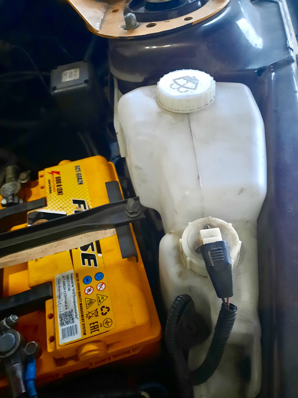 (Кришка бачка омивача) VAG 6V0955485 на ваз 2112. 2