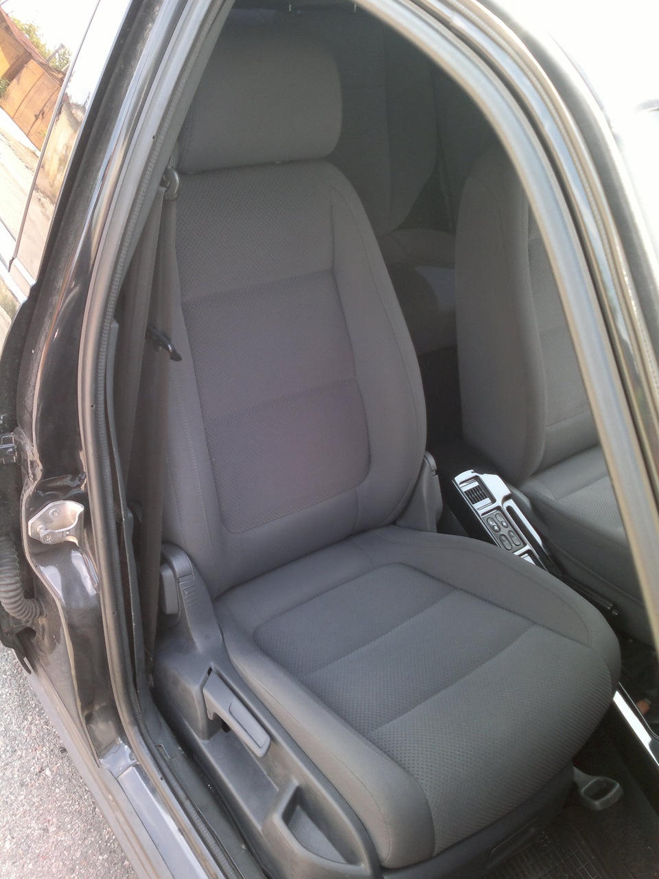 Передні сидіння Volkswagen Tiguan 2011 2