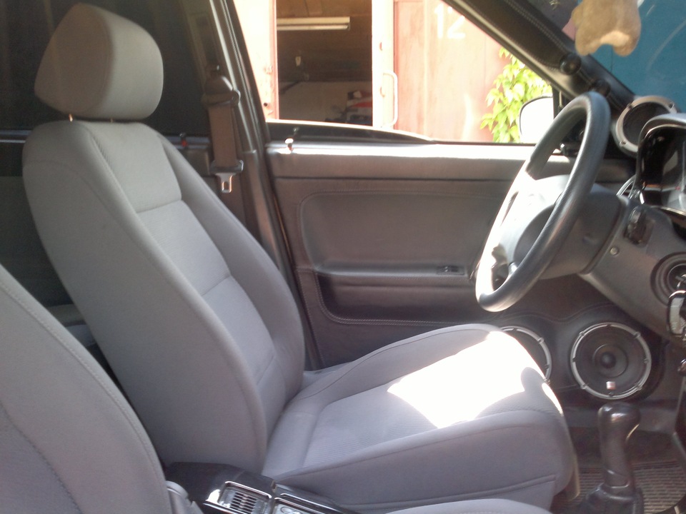 Передні сидіння Volkswagen Tiguan 2011 3