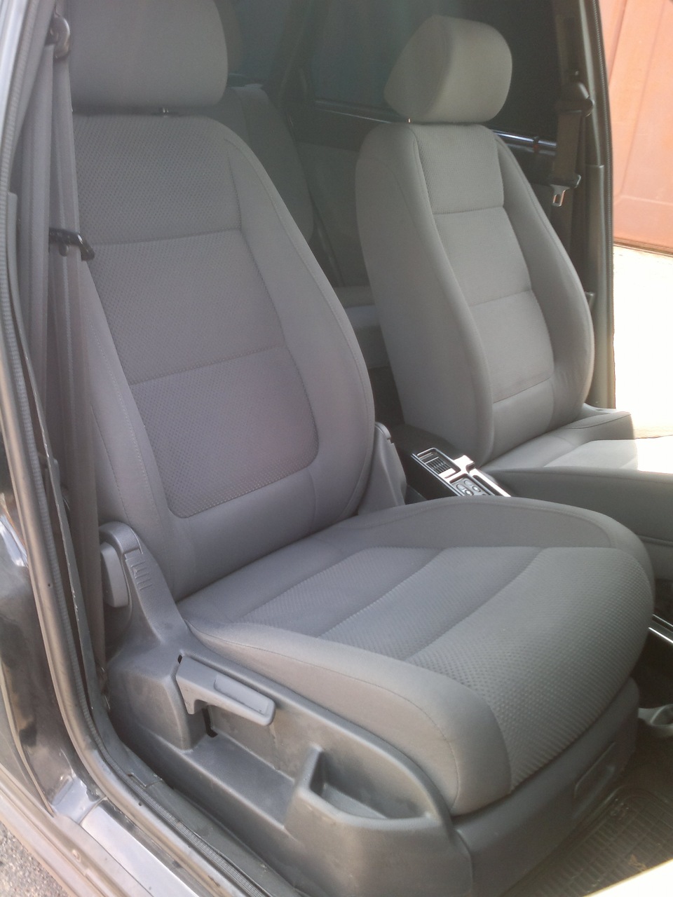 Передні сидіння Volkswagen Tiguan 2011 1