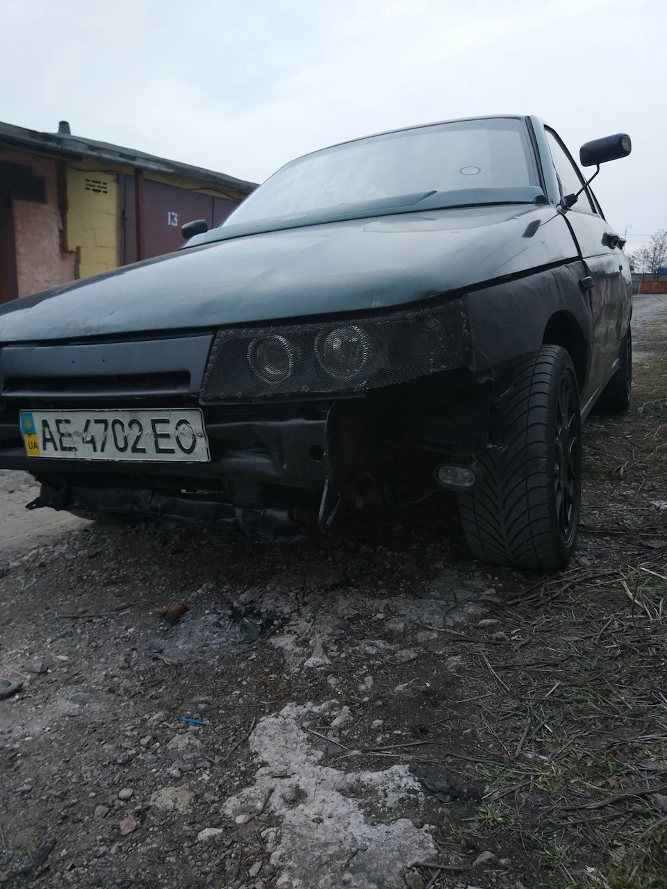 Затягнув сіткою фари)) =