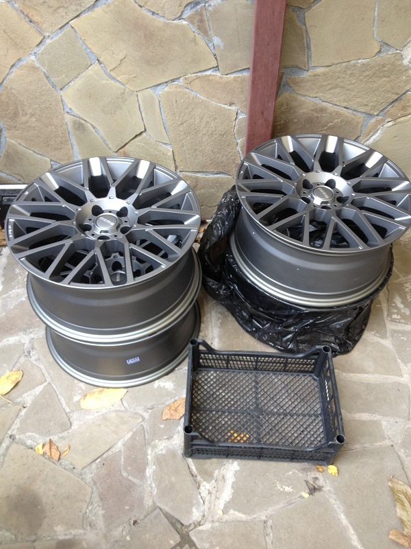 Продам итальянский оригинал MOMO R18, 5*114.3 ET35 8J*18 H2 2