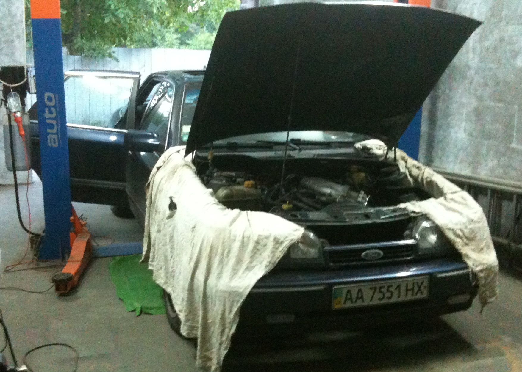 Пару ночей ford scorpio у гаражі. 1