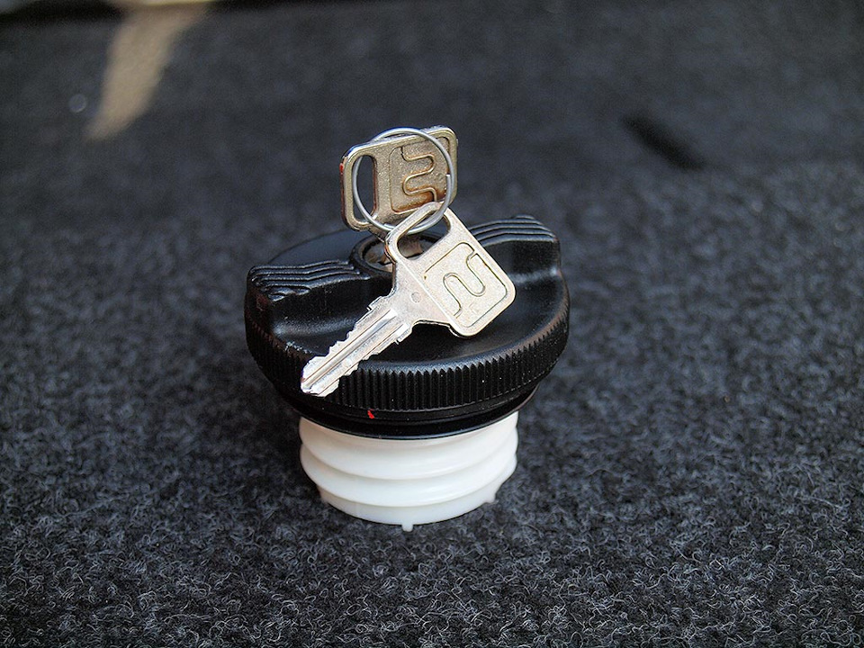 Черговий артефакт: Petrol Locking Cap 3