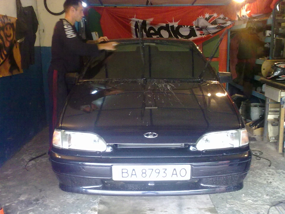 Заклеїв лоб))