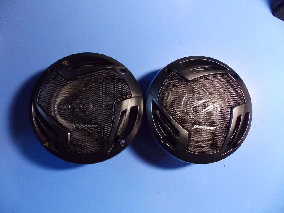 Новий фронт Pioneer TS-A1303i 2