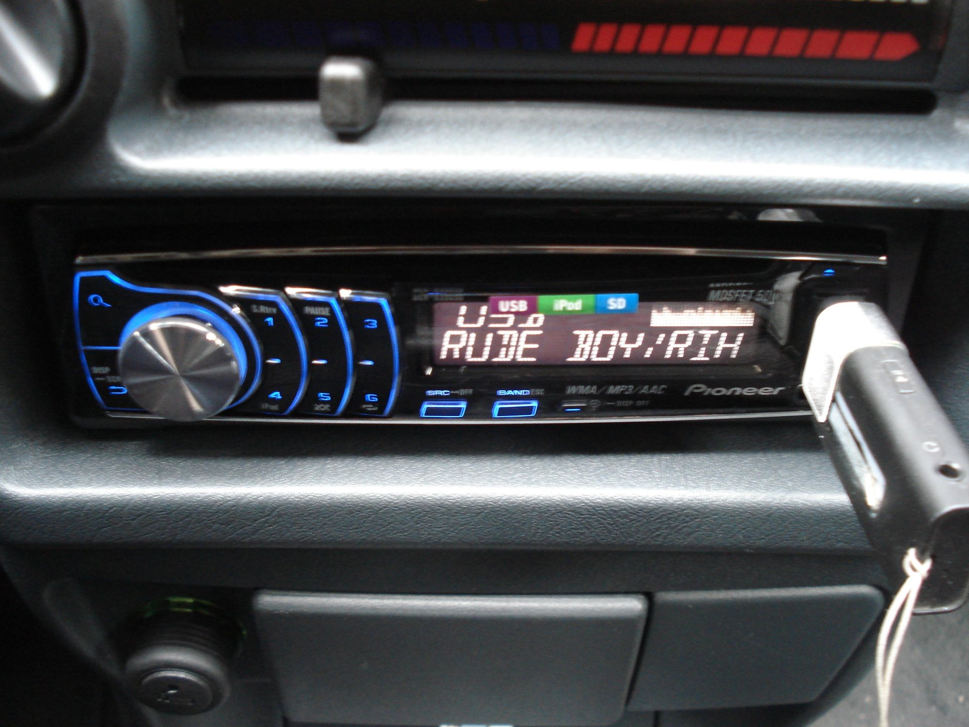 Pioneer DEH-6350 SD у дії 2