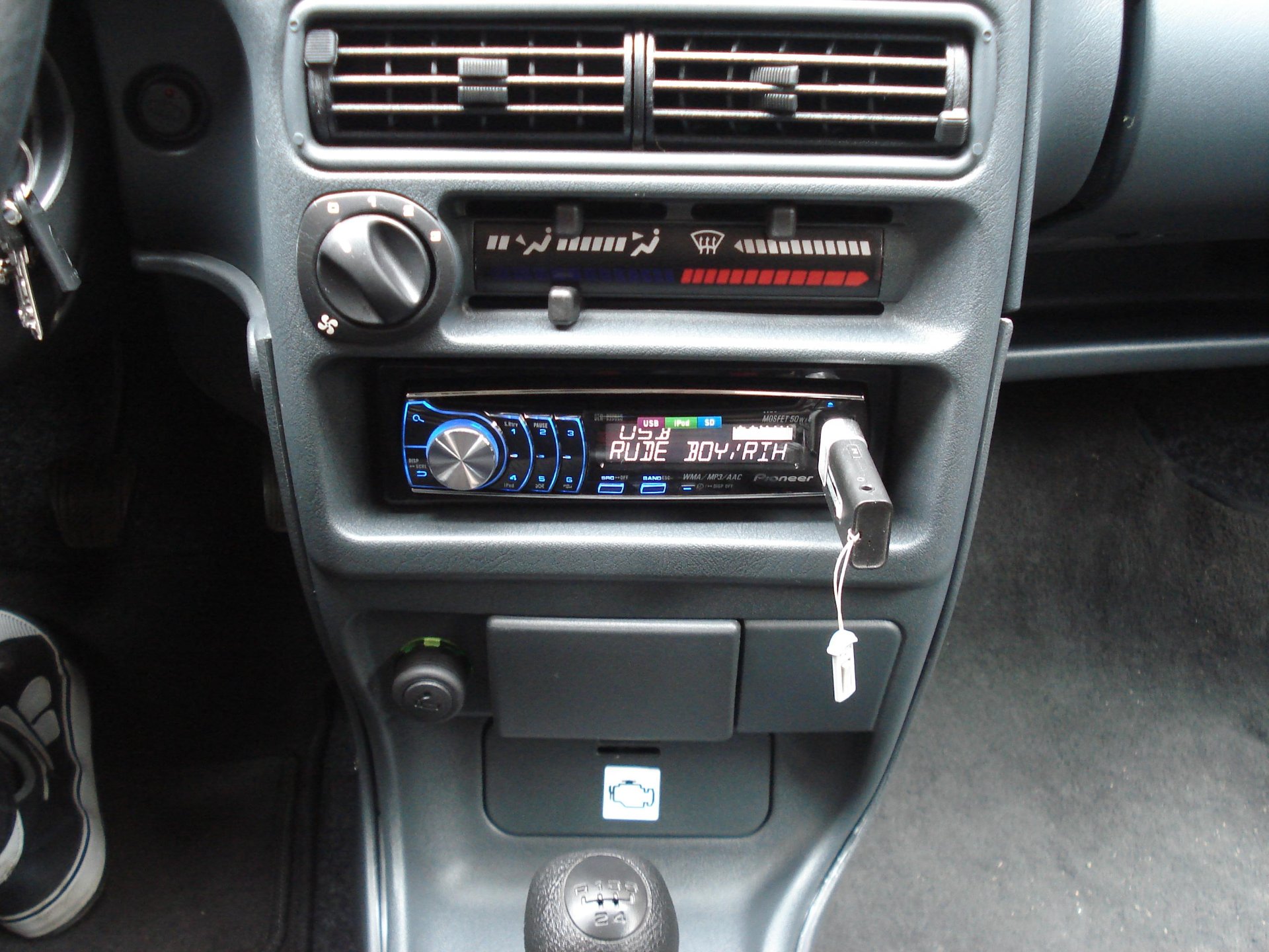 Pioneer DEH-6350 SD у дії 3