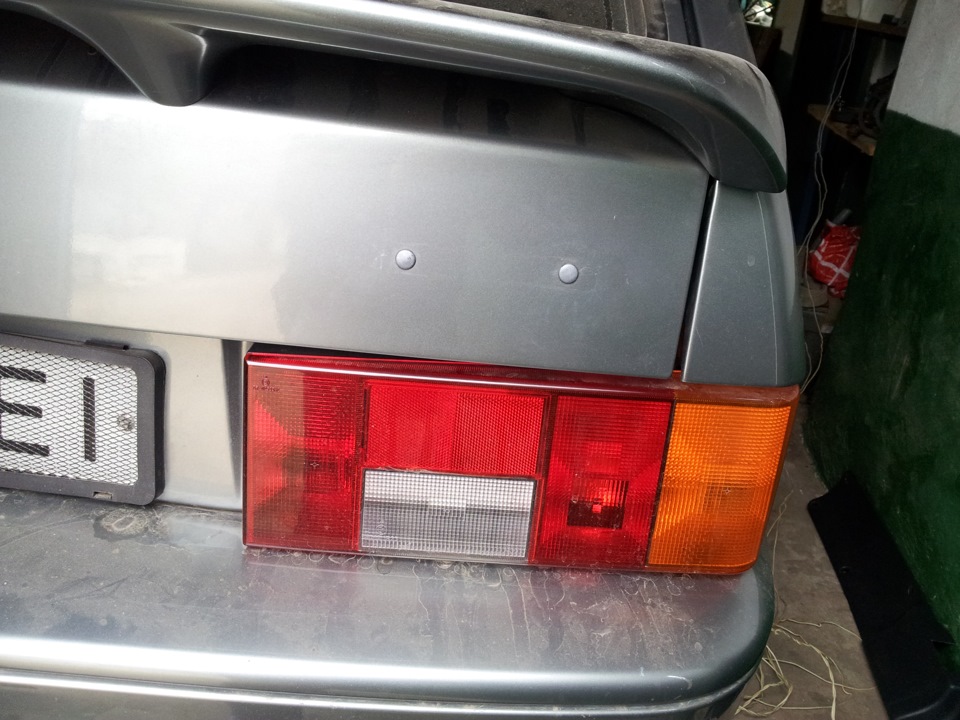 Прибираємо шильдики Lada Samara 2